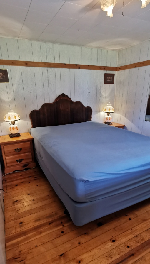 https://moosehavenresort.com/dev/wp-content/uploads/2015/03/11-bedroom.jpg