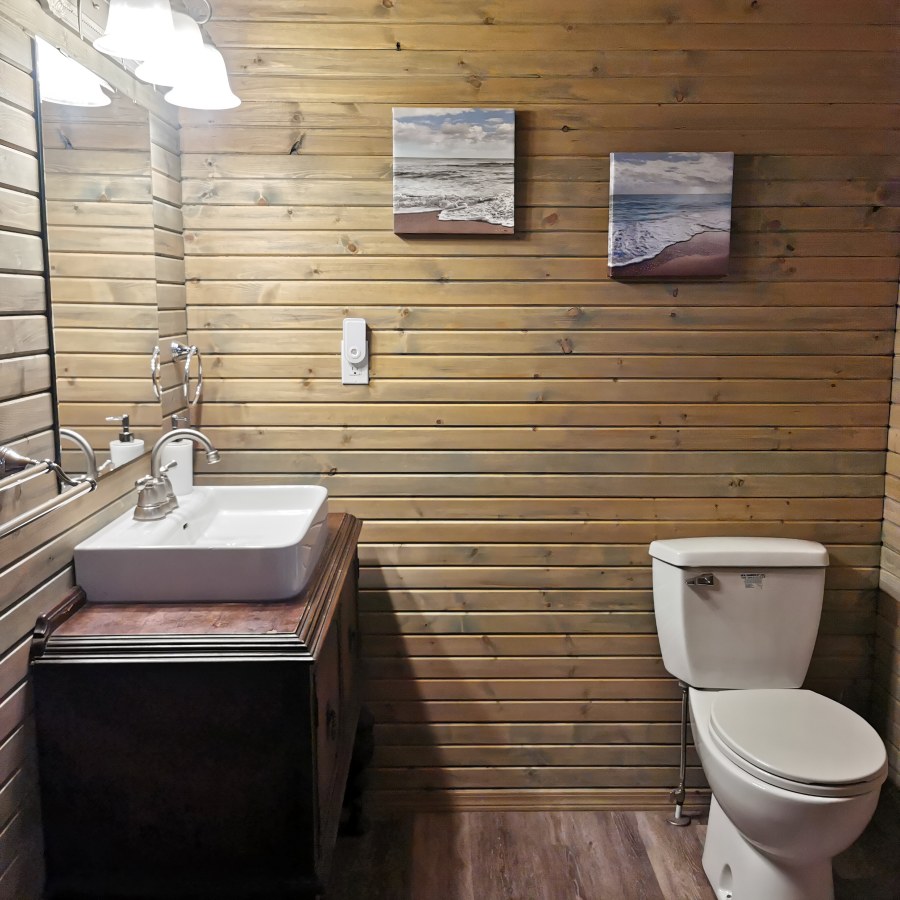 https://moosehavenresort.com/dev/wp-content/uploads/2015/03/14-bath.jpg