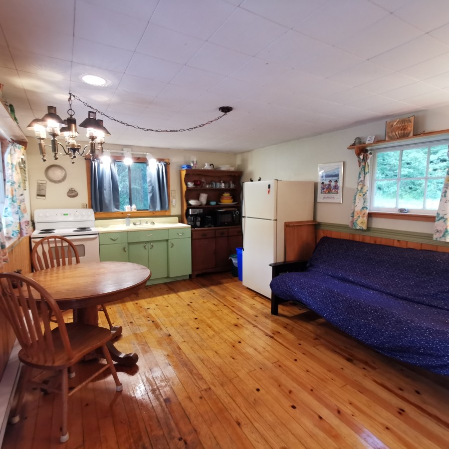 https://moosehavenresort.com/dev/wp-content/uploads/2015/03/2-Kitchen.jpg
