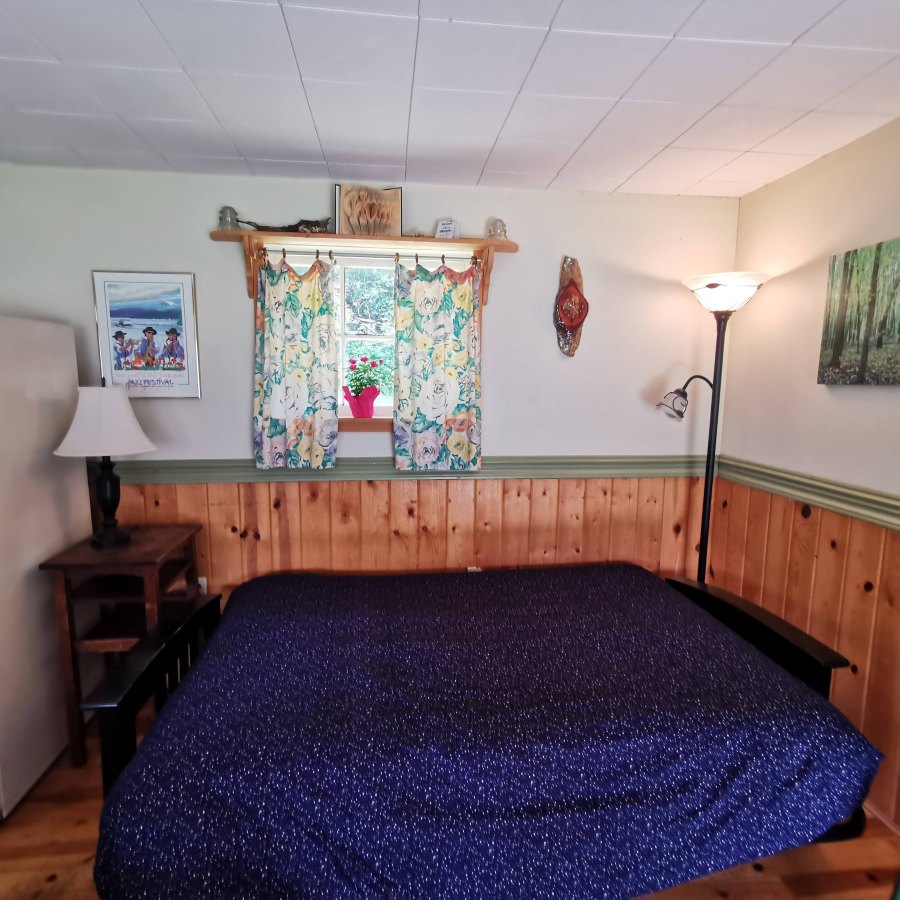 https://moosehavenresort.com/dev/wp-content/uploads/2015/03/6-futon-open.jpg
