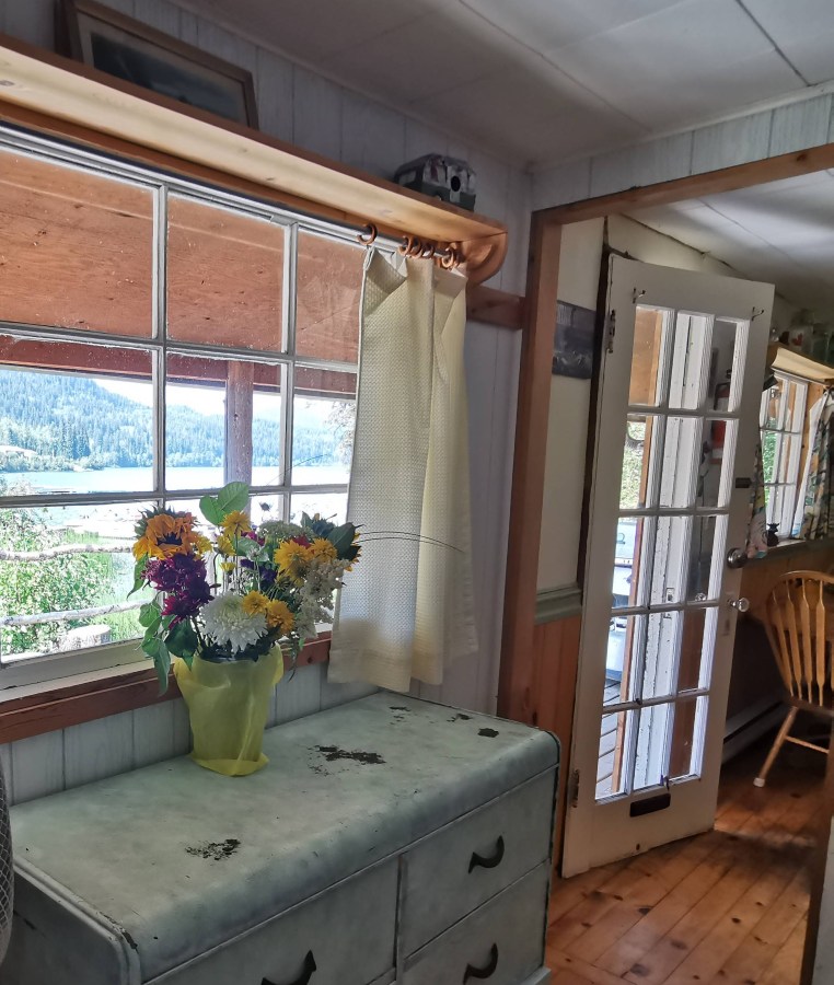 https://moosehavenresort.com/dev/wp-content/uploads/2015/03/9-hall.jpg