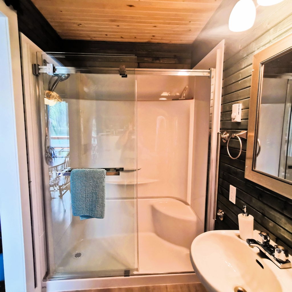 https://moosehavenresort.com/dev/wp-content/uploads/2025/05/13-Shower-1.jpg