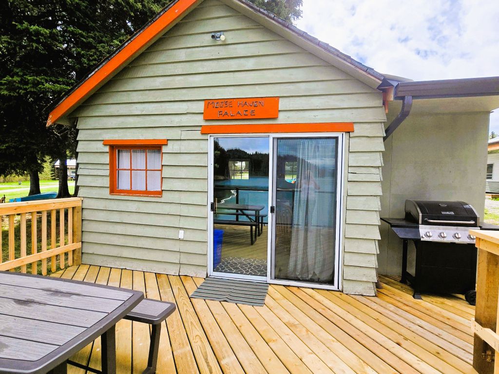 https://moosehavenresort.com/dev/wp-content/uploads/2025/05/5-Mich-deck-4-1.jpg