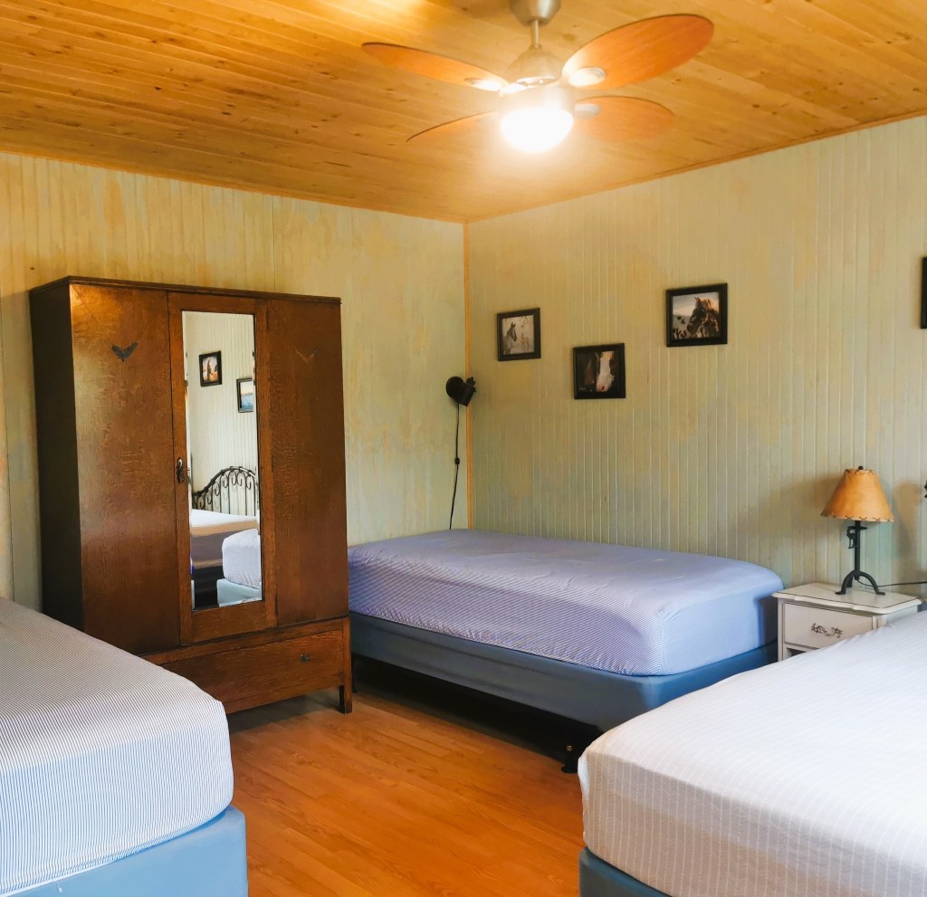 https://moosehavenresort.com/dev/wp-content/uploads/2025/06/10-bedroom.jpg