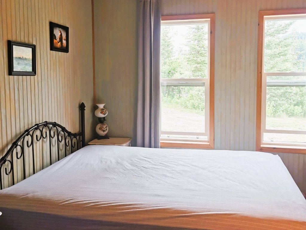 https://moosehavenresort.com/dev/wp-content/uploads/2025/06/13-a-bedroom-1.jpg