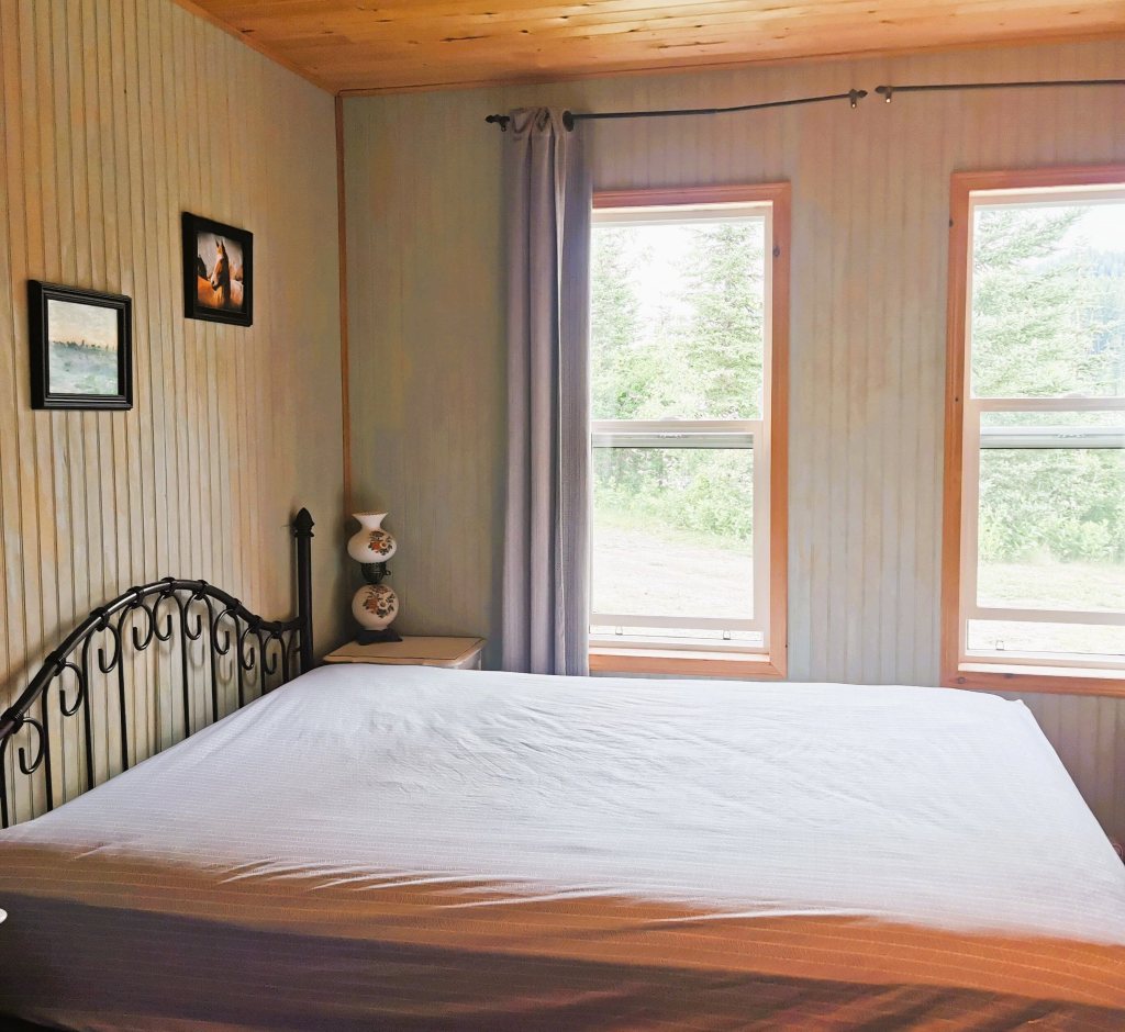 https://moosehavenresort.com/dev/wp-content/uploads/2025/06/13-a-bedroom.jpg