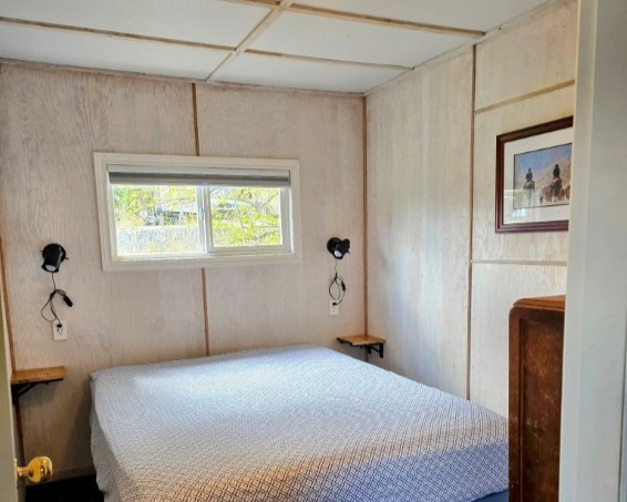https://moosehavenresort.com/dev/wp-content/uploads/2025/06/14-Cab-1-small-bedroom-2.jpg