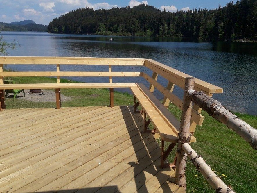 https://moosehavenresort.com/dev/wp-content/uploads/2025/06/17-cabin-1-deck-1.jpg