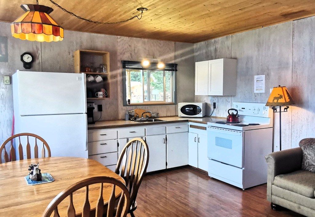 https://moosehavenresort.com/dev/wp-content/uploads/2025/06/5-kitchen.jpg